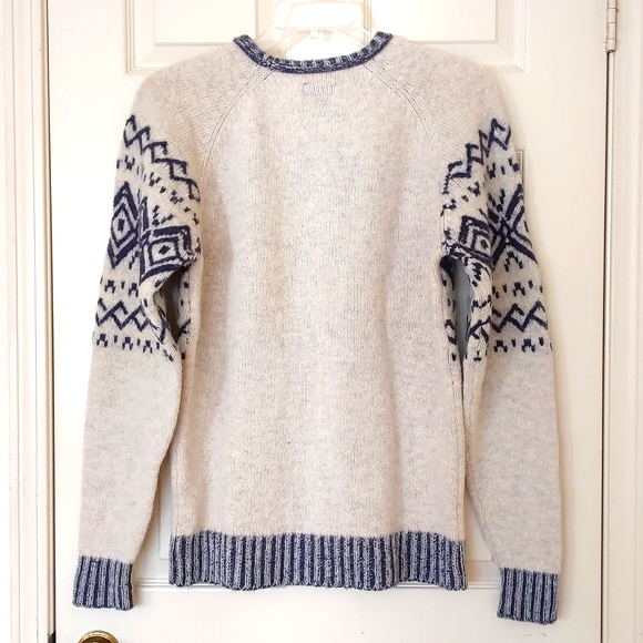 NWOT. Men's Wool blended crewneck sweater with color knitted patterns. - Picture 2 of 4